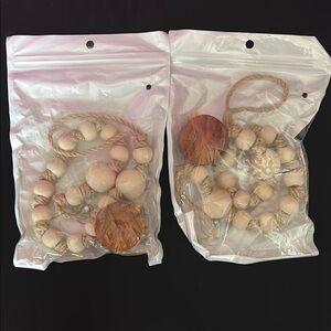 Hanging toilet paper holder